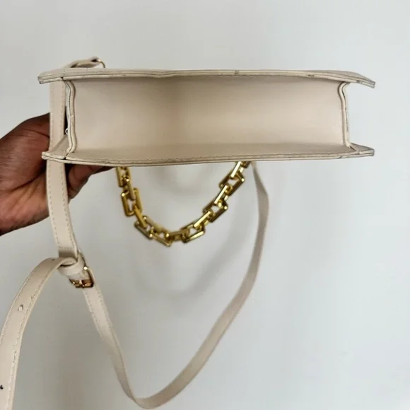 Beige Croc Shoulder Bag with gold hardware - Picture 7 of 10